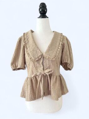 Beige Textured Puff Sleeve Peplum Top S Tie Front Bib Collar Coquette Milkmaid